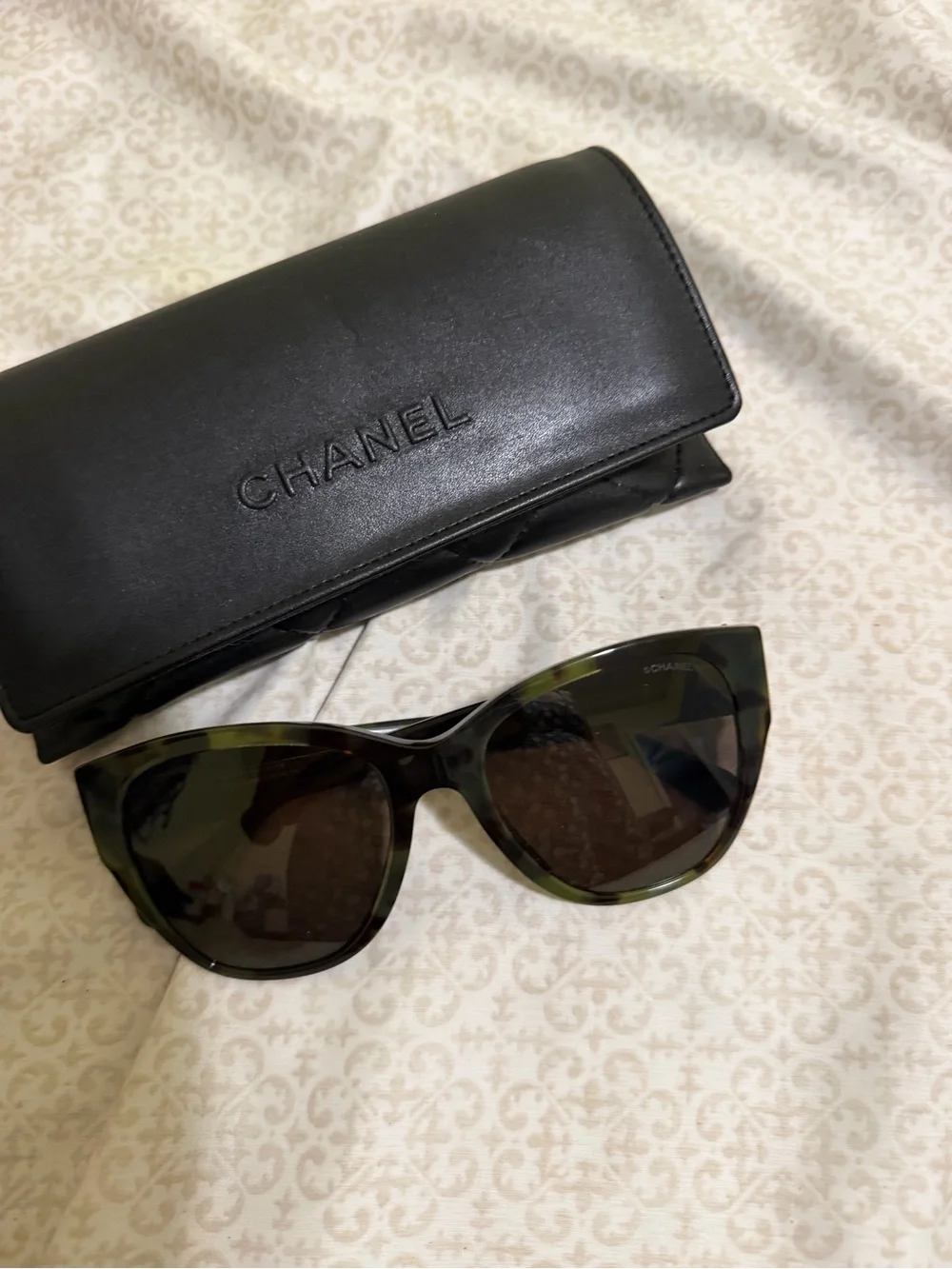 CHANEL Green Tortoiseshell Cat-Eye Sunglasses with Brown Lenses